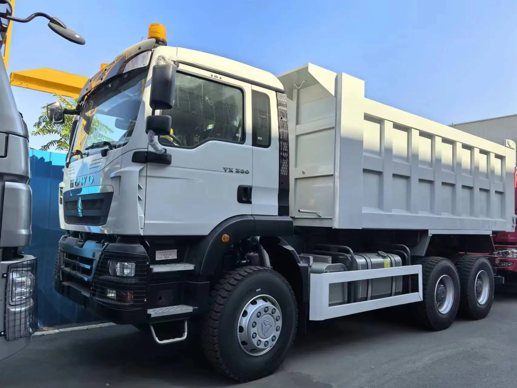 China Truck Good Price Sinotruk HOWO 6*4 and 8*4 371HP-375HP Tractor Truck 10 Wheels 12 Wheels New Dump Truck