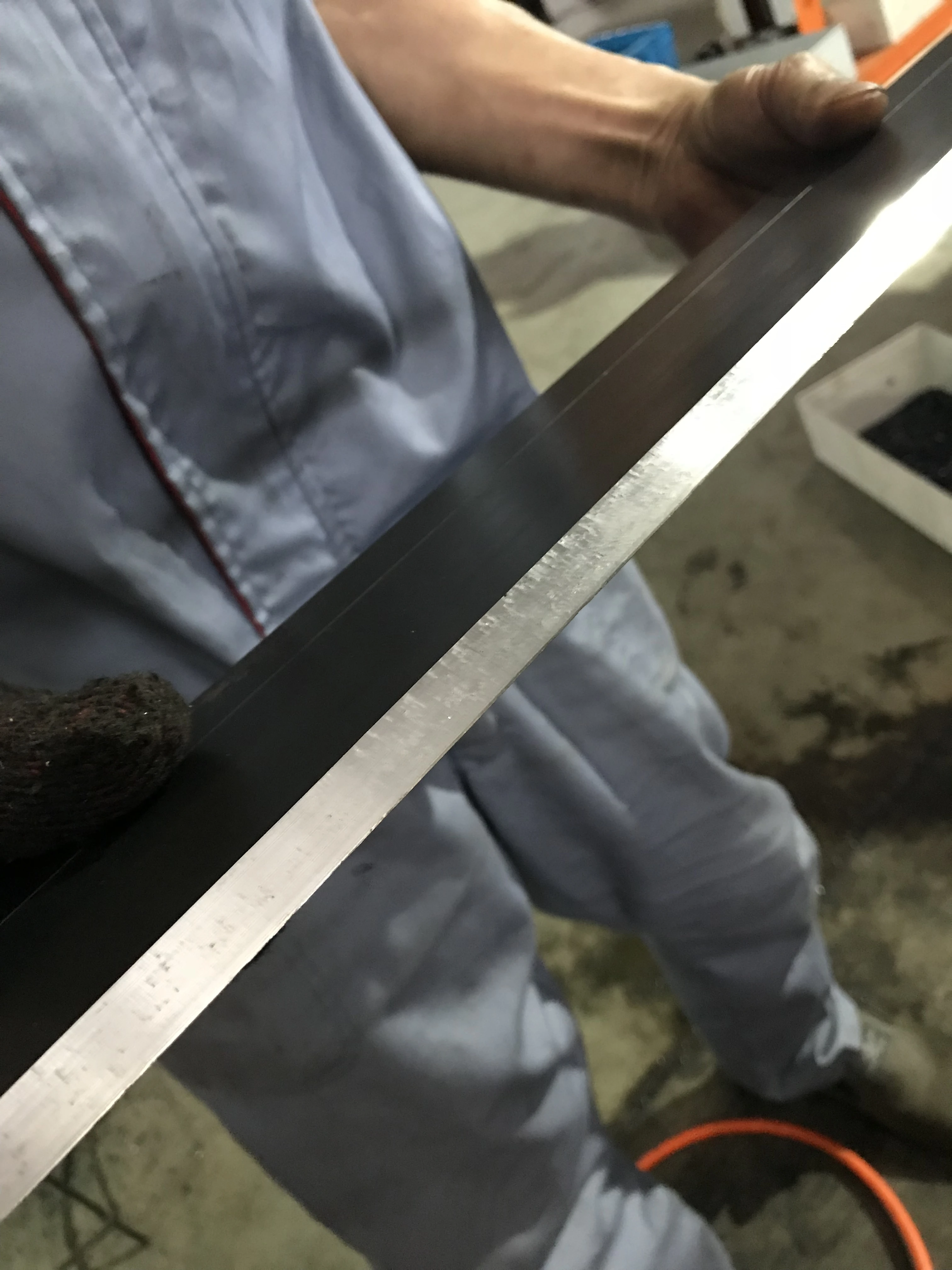 Автоматическая стационарная режущая кромка для резки мелкой пластины фаски