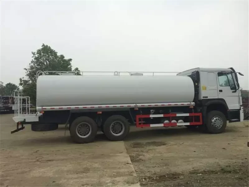 Восстановленный резервуар для воды грузовик с разбрызгивателем 6*4