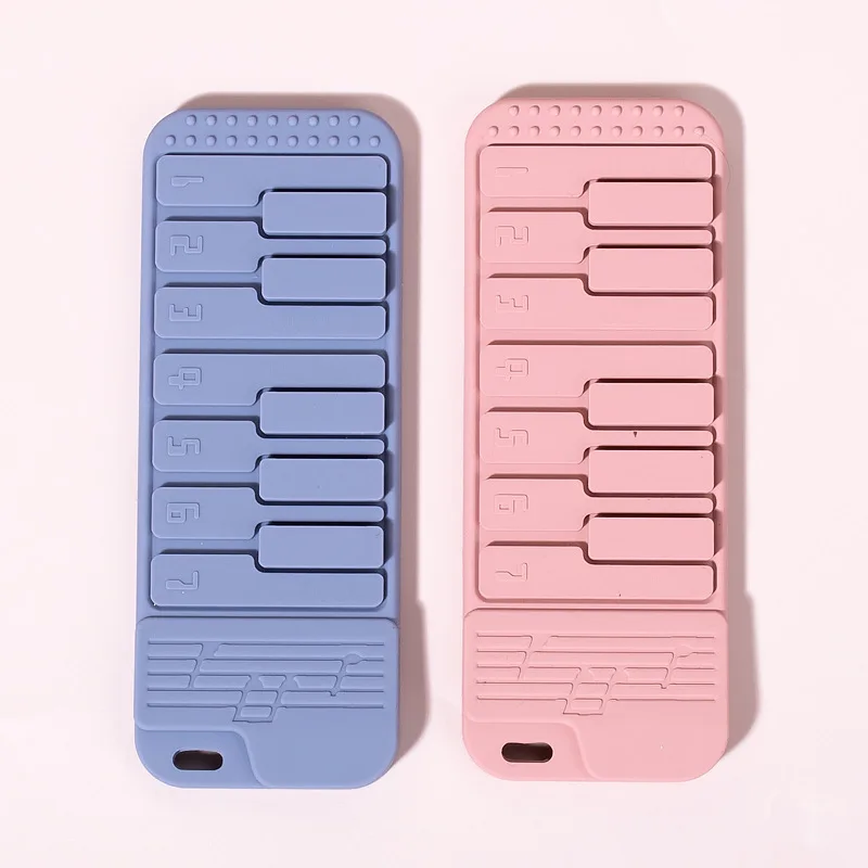 New Arrivals Wholesale New Customized Pigment Bottle Shape Simulation Chewable Silicone Baby Teether