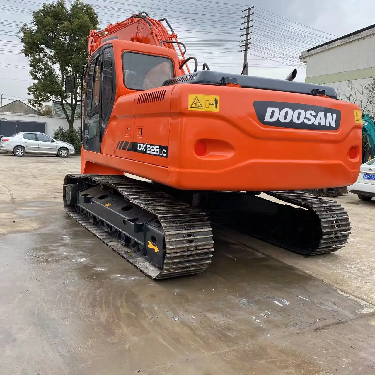 Doosan Excavators DX225 LC with high quality and low price on hot sale in shanghai