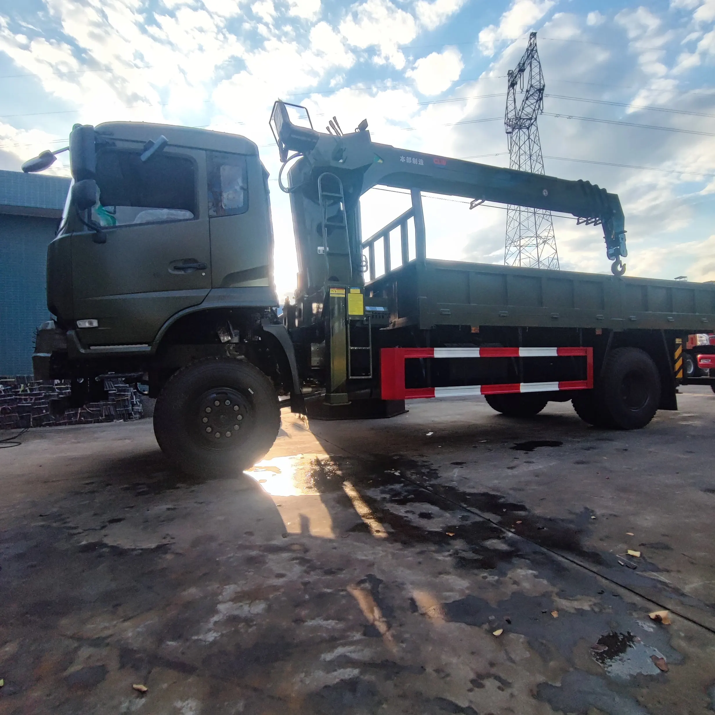 DONGFENG 4*4 Truck with Crane All Terrain Hydraulic Truck Crane Cheap 12 Ton Lorry Crane Truck Mounted