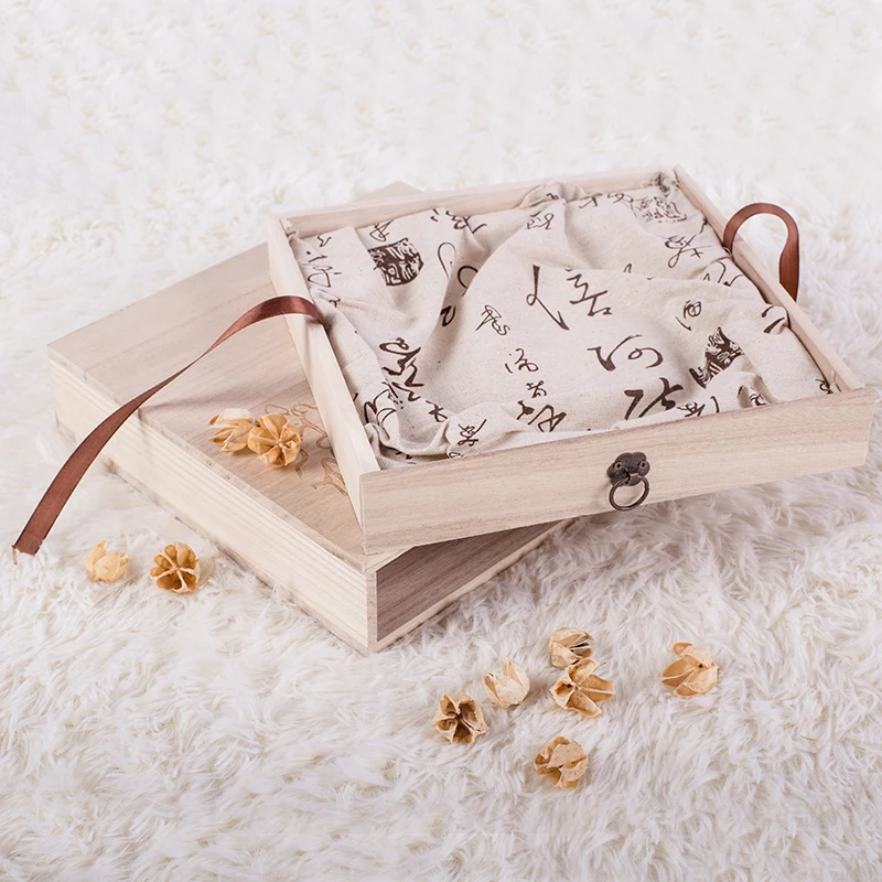 OEM Sophisticated Latest Fashion The Custom Carved Wooden sewing Box With Sliding Lid