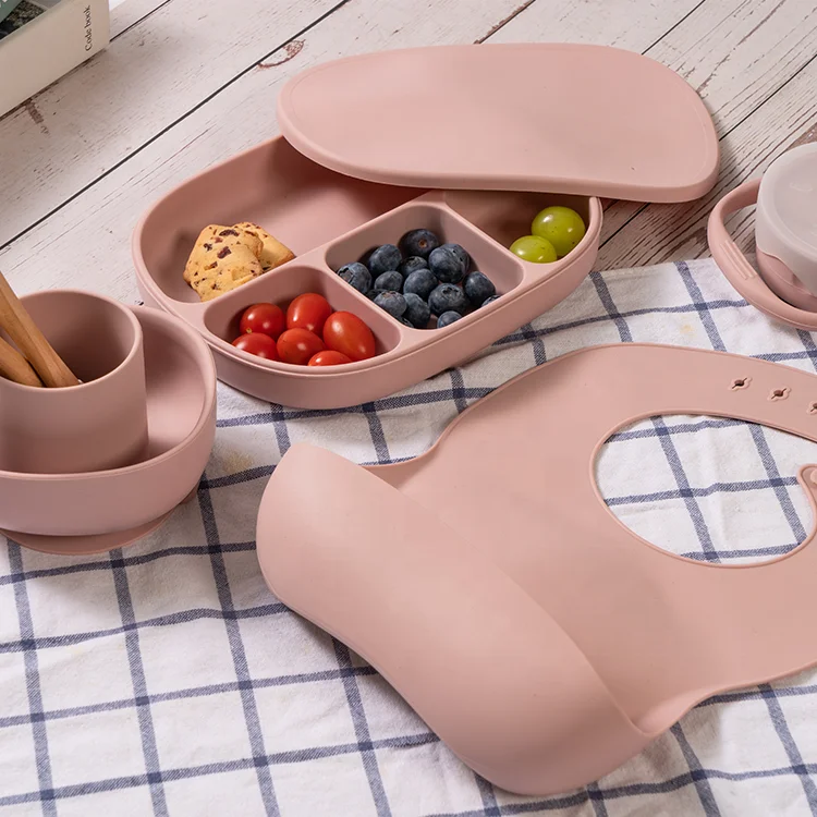 Wholesale toddler tableware utensil gift box dishwasher miacrowave freezer safe food grade silicone feeding kit baby set