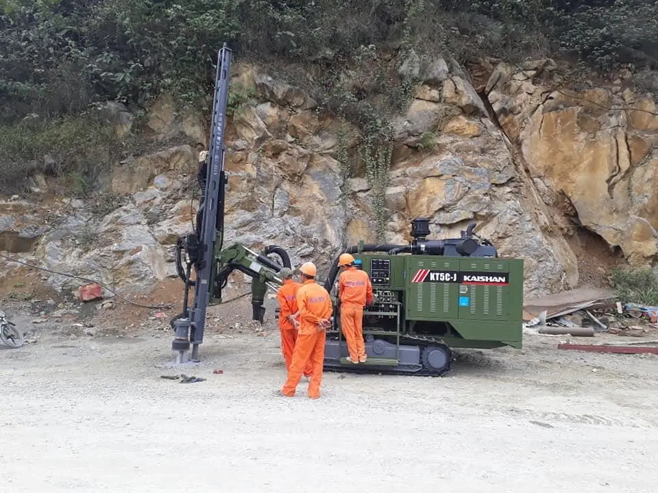 Kaishan KT5C 25m High Quality Pneumatic Mine DTH Drilling Rig Machine