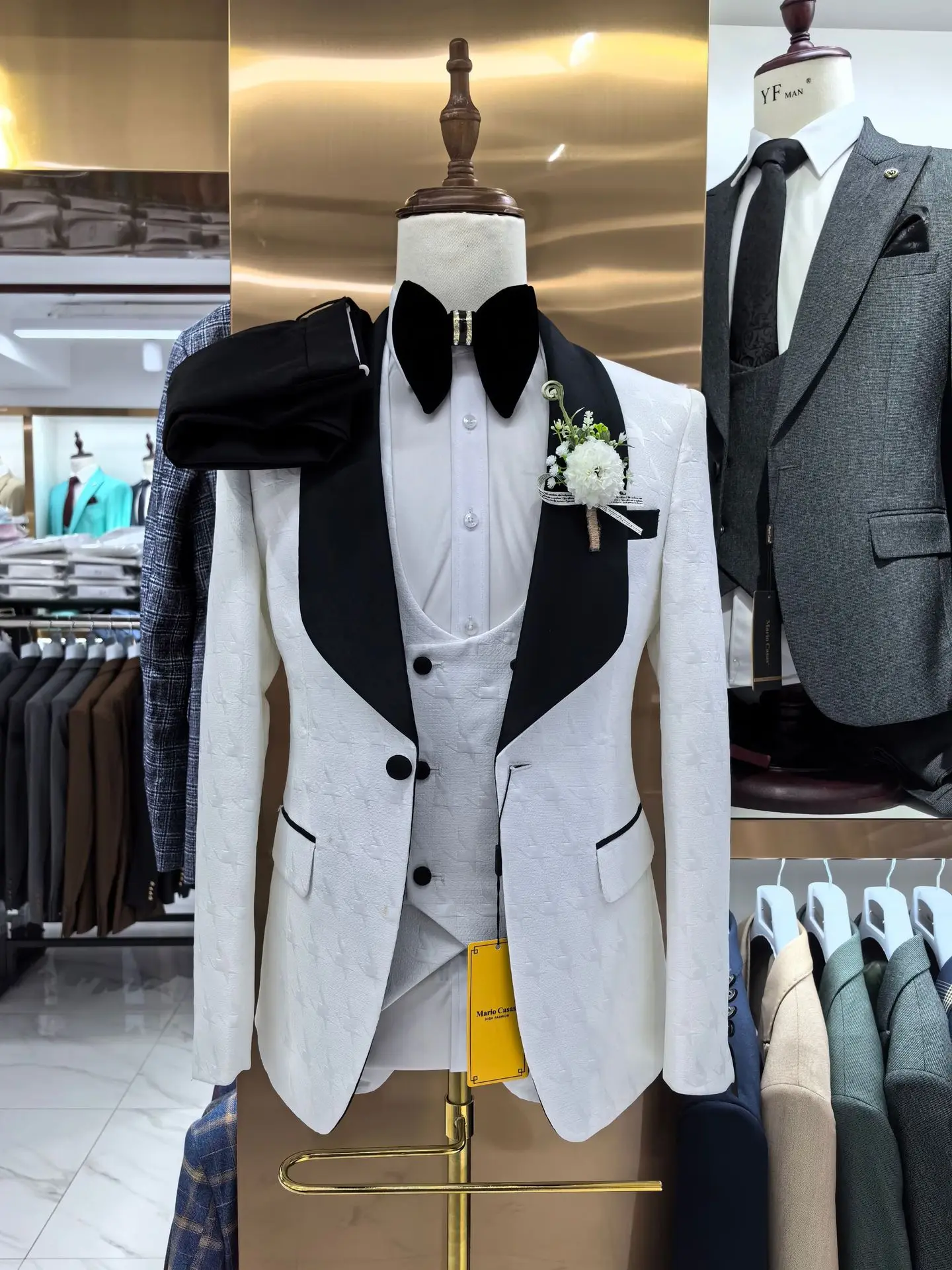 Luxury White Suits For Men One Button Black Shawl Lapel Blazer Slim Fit Wedding 3 Piece Jacket Pants Vest Formal Male Clothing