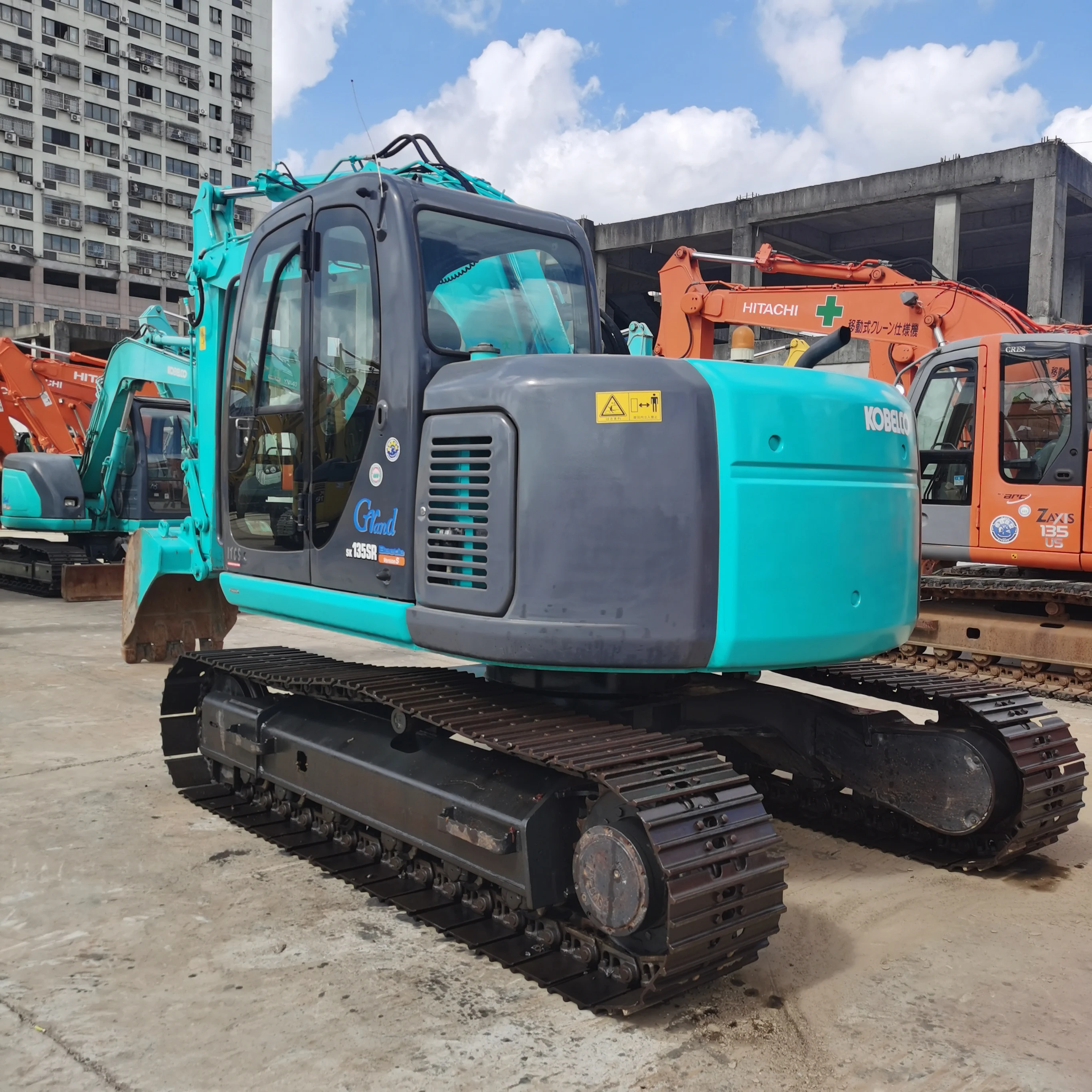 KOBELCO SK135 13ton Excavator Used Machinery Durable Performance Made in Japan sk135sr with low working hours in Shanghai