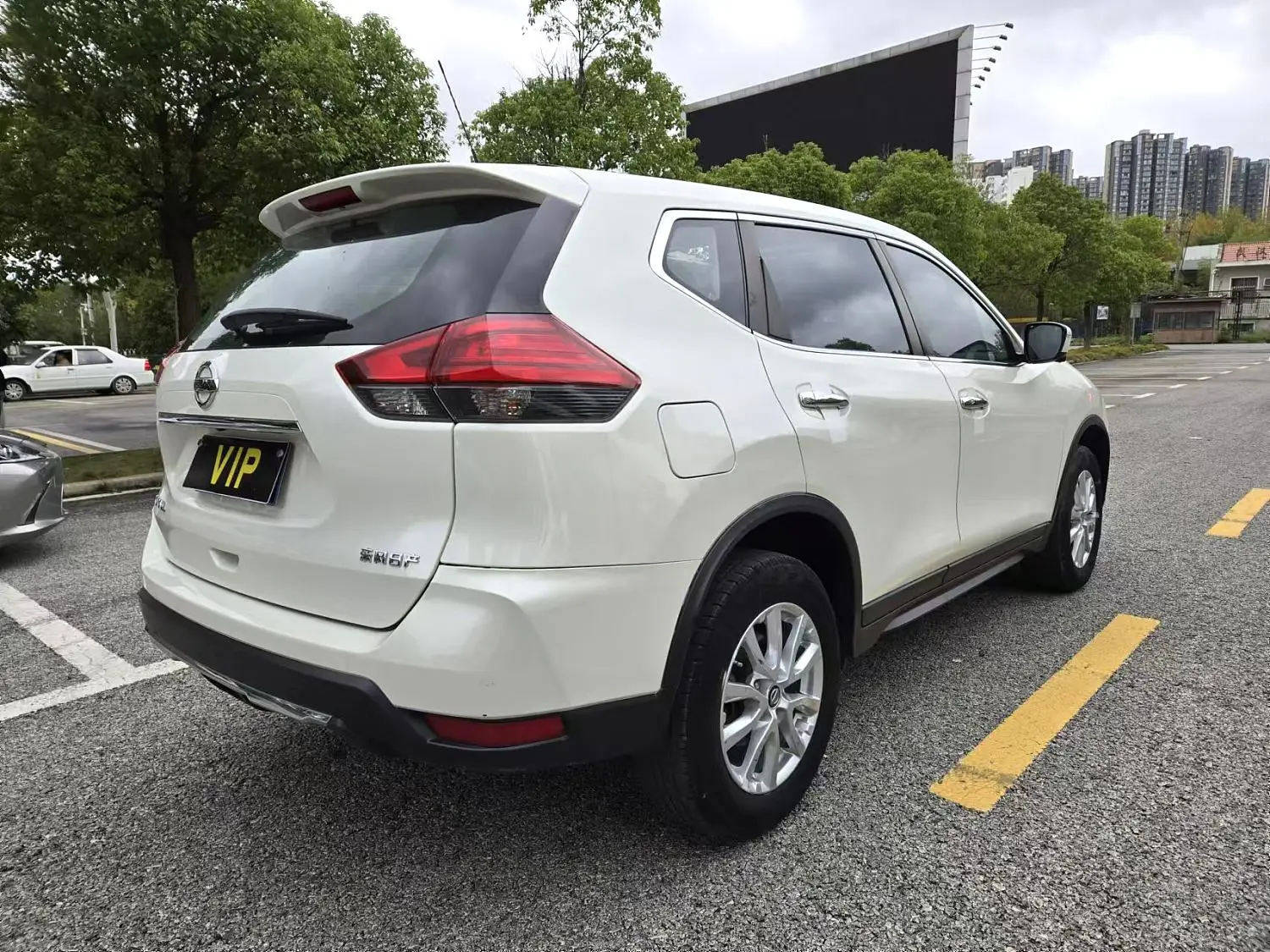 Лидер продаж электрический внедорожник 2023 Nissan X-Trail с максимальной скоростью 200 км/ч бензиновый автомобиль