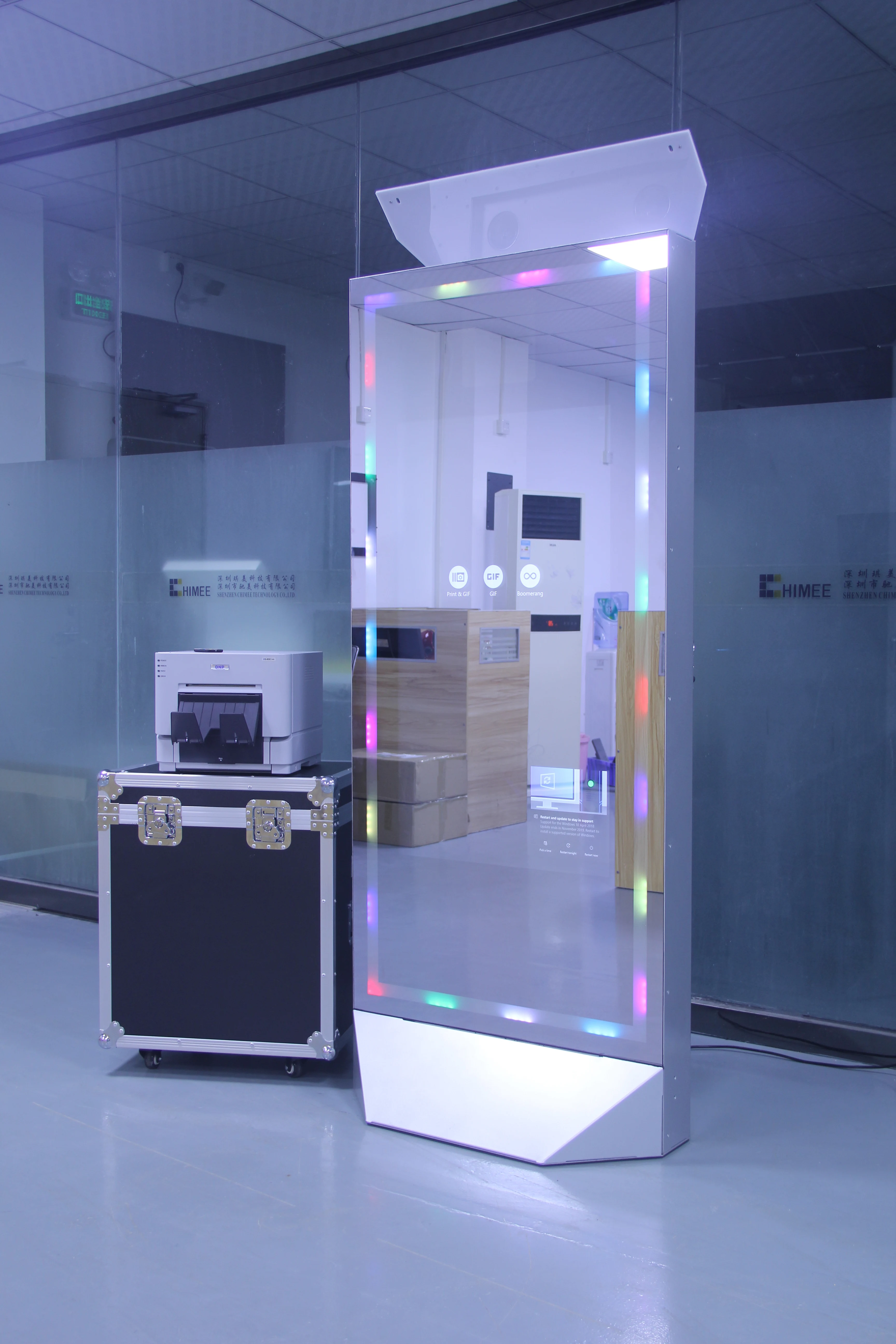 Large Mirror 4k High Definition DSLR Camera Photobooth with Flashlight Mirror Photobooth with wheel on the base