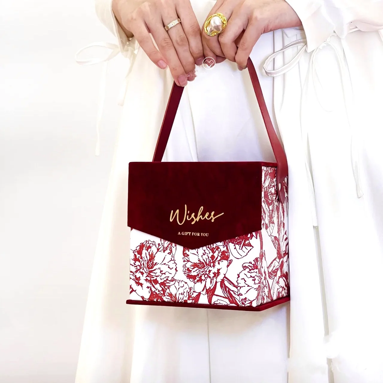 Wholesale Premium Set Square Red Velvet Cardboard box Custom Fold Luxury Hot Stamping Handle Magnetic Wedding Packaging Gift Box