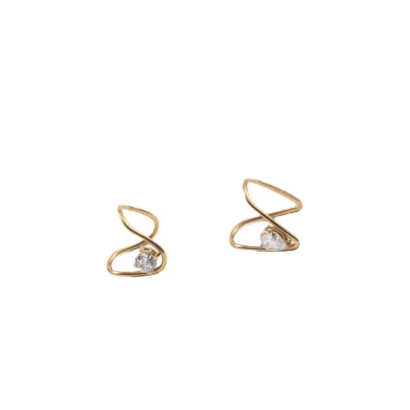 Elegant and Bold Fashion Ring with Naked Diamond and 18K Gold Coating