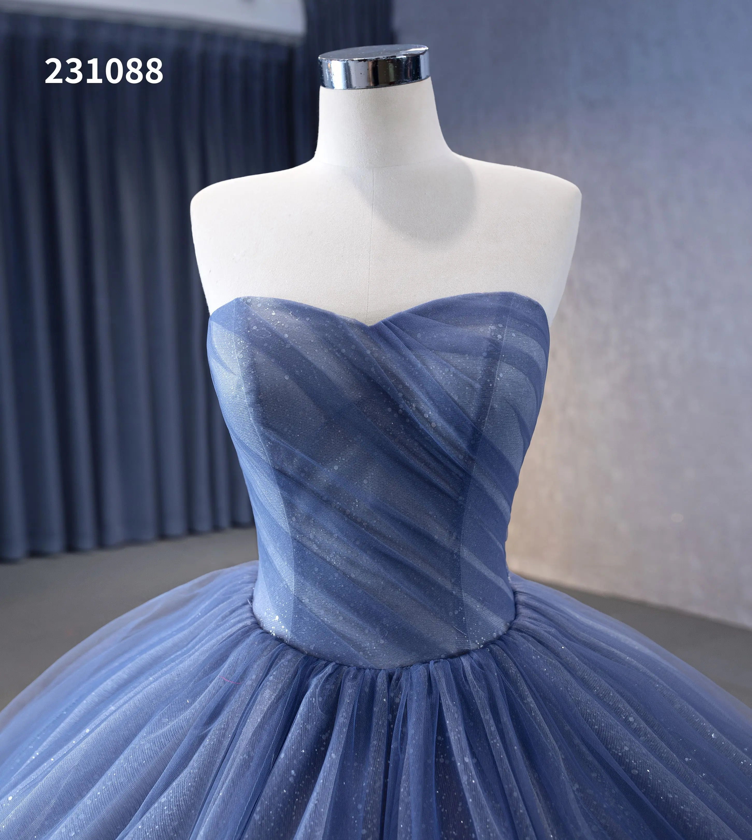 Wholesale Grey Blue Detachable Big Ruffles Flower Train Prom Gown Women Sweetheart Sparkly Ball Gown Evening Tulle Dresses