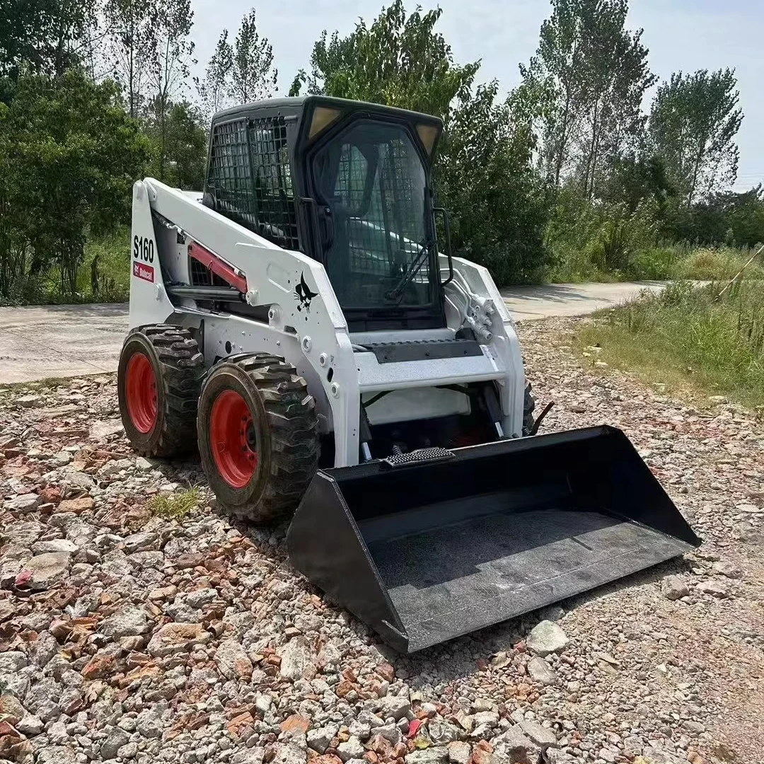 Мини-погрузчик с бортовым рулем Bobcat S300 S160