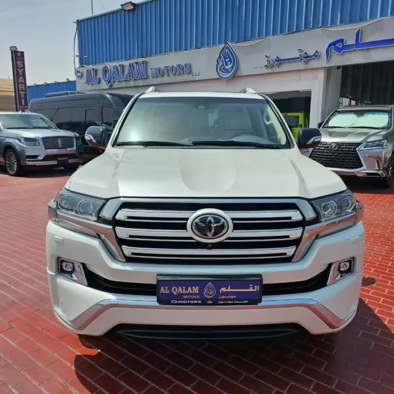 Power and Performance Used TOYOTA LAND CRUISER 2021 V8 4WD FULL OPTION WHITE COLOR cars  Well Maintained and Ready to  go