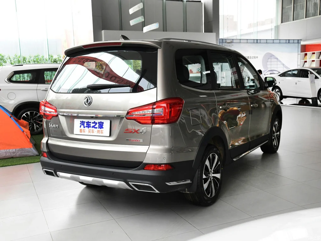 Китайский dongfeng Подержанный автомобиль автоматический внедорожник с мини-внедорожником на