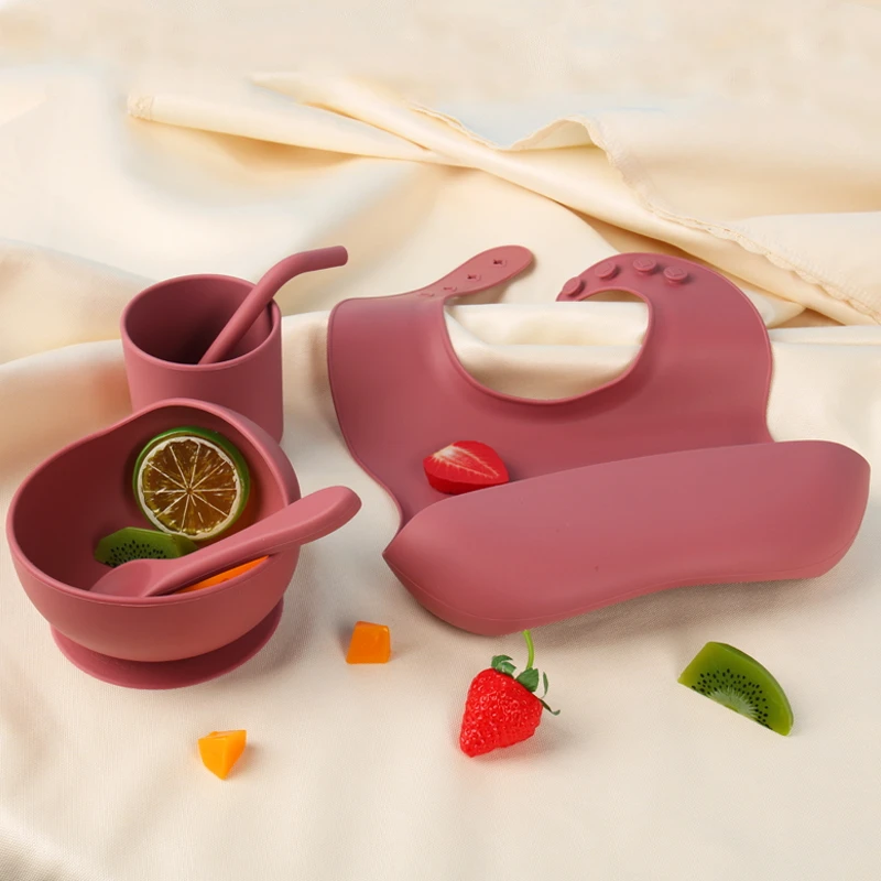 2024 Hot Sale Eco-friendly Non-toxic Strong Bear Suction Bowl Spoon Set Feeding Bib Baby Silicone Bowl And Plate