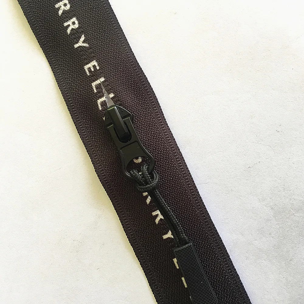 manufacturer produces 5# nylon can be customized logo color reverse coil zipper