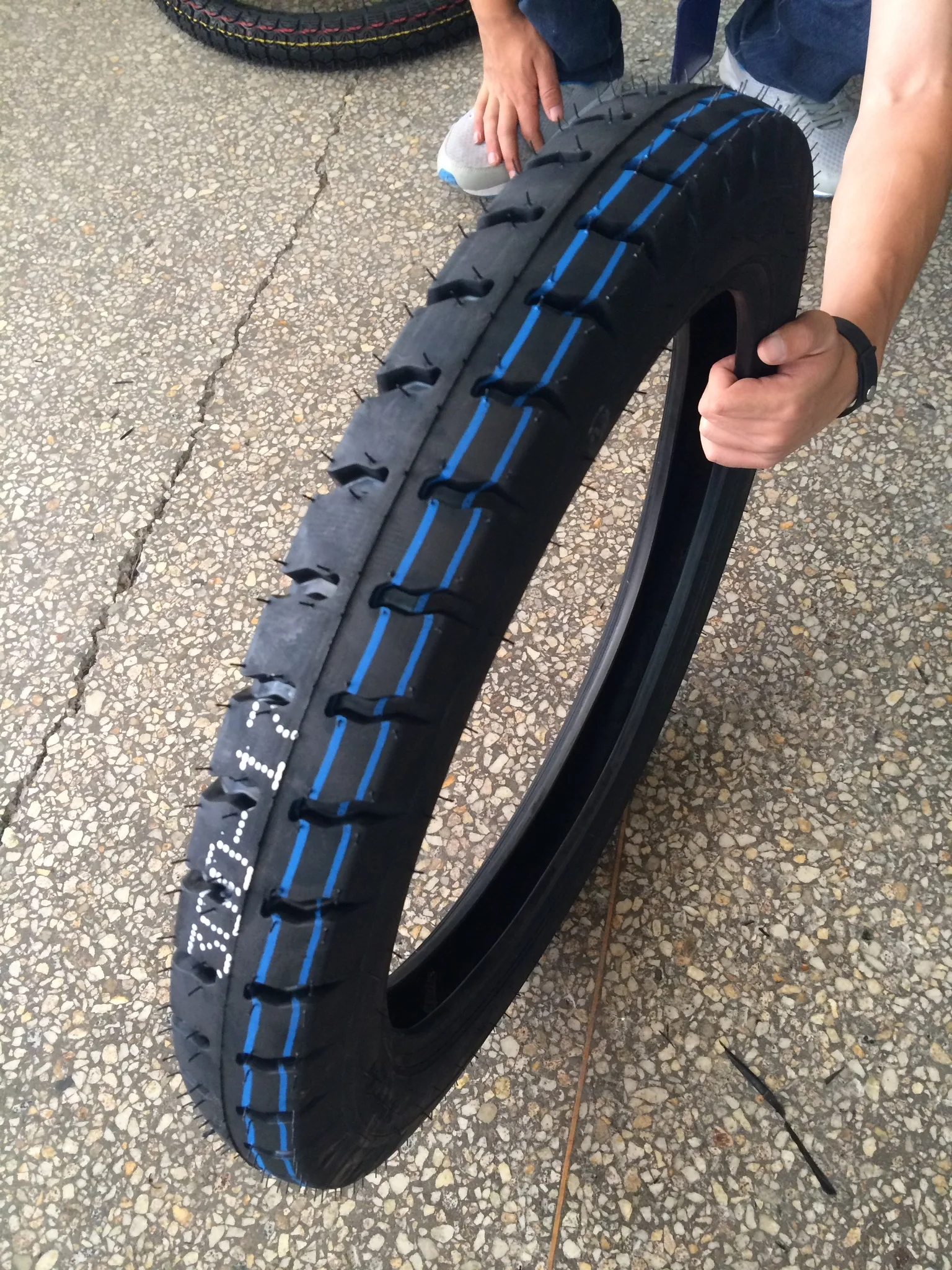 China best selling motorcycle tire 90/90-18 110/90-16 400-8 120/90-16 130/70-17 factory price motorcycle tyres