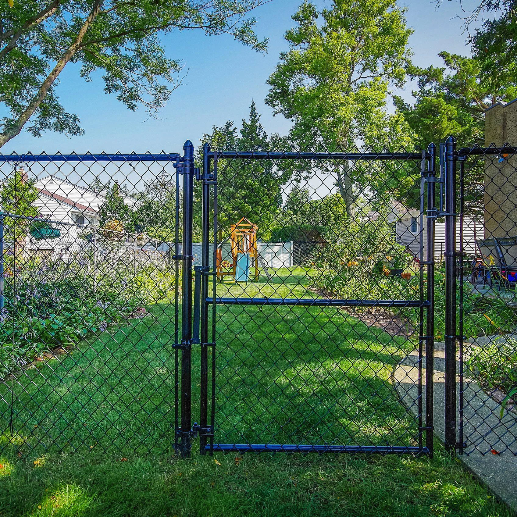 Galvanized Cyclone Woven Fencing Easily Diamond Mesh Fence Pvc Coated Chain Link for