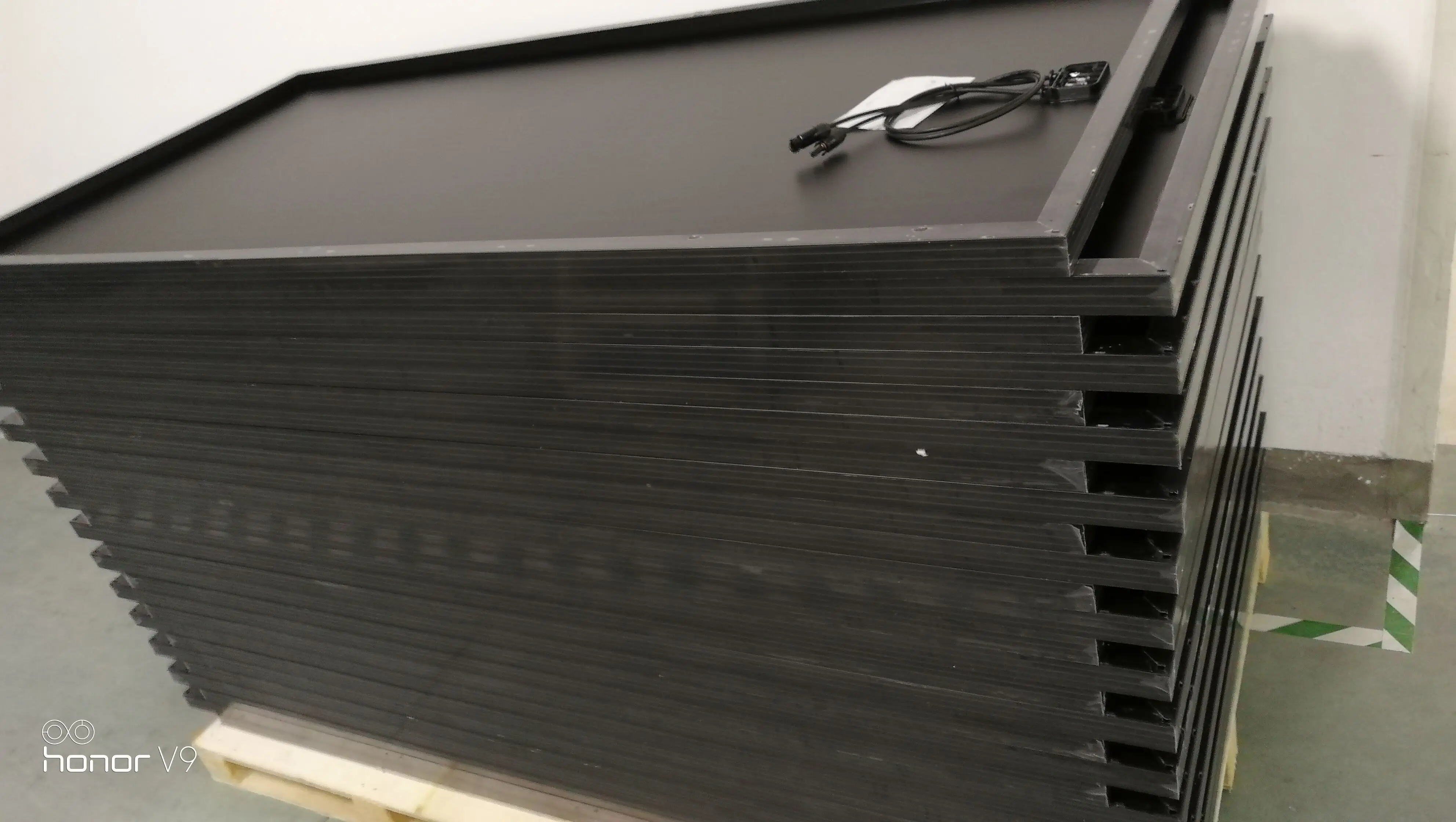 Yangtze 600 Watt Monocrystalline Solar Cell Scribing and Encapsulation Machine OEM Power with Glass Front Cover TUV Certified