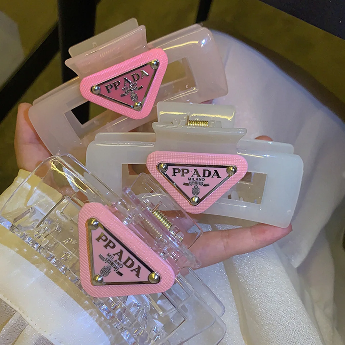 Wholesale Japan and South Korea hot jelly grab large back head hair shark plastic hair clip 10CM