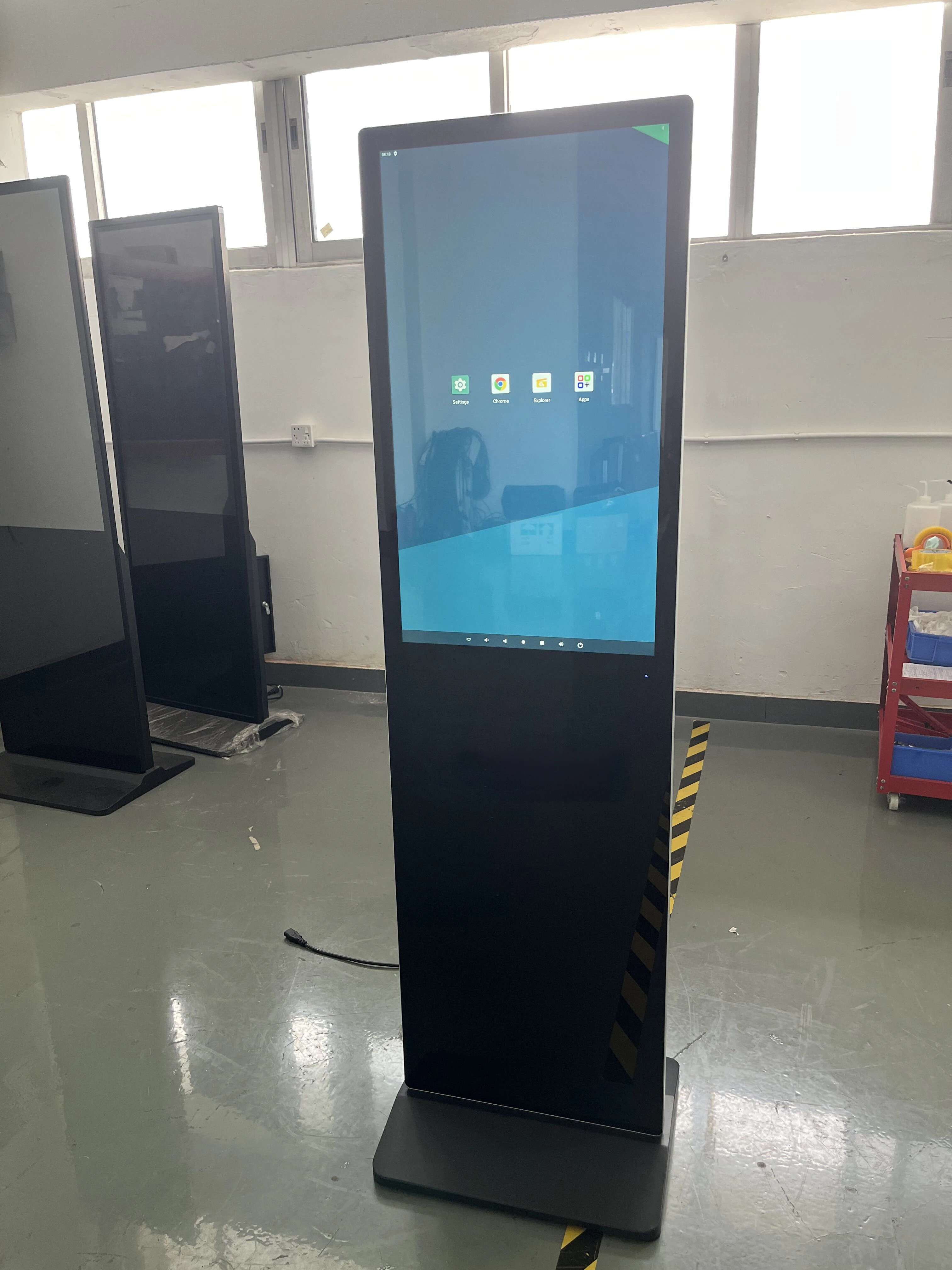 Aiyos 32-дюймовый экран с полным углом обзора напольная подставка для ЖК-киоска сенсорный цифровая вывеска принтером OS 10