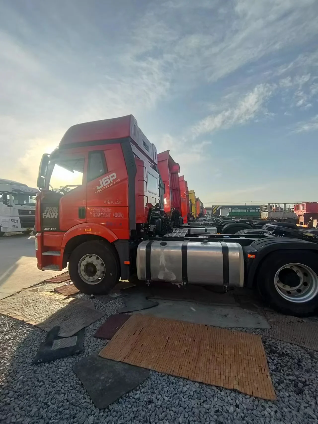 Hot selling FAW jh6 diesel 10 wheel tractor 460 horsepower Euro 6 FAW liberation caused second-hand tractor sales at low prices