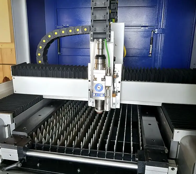 Full enclosed small metal cutting laser machine AKJ6040F low price fiber laser 2kw 1kw 500w