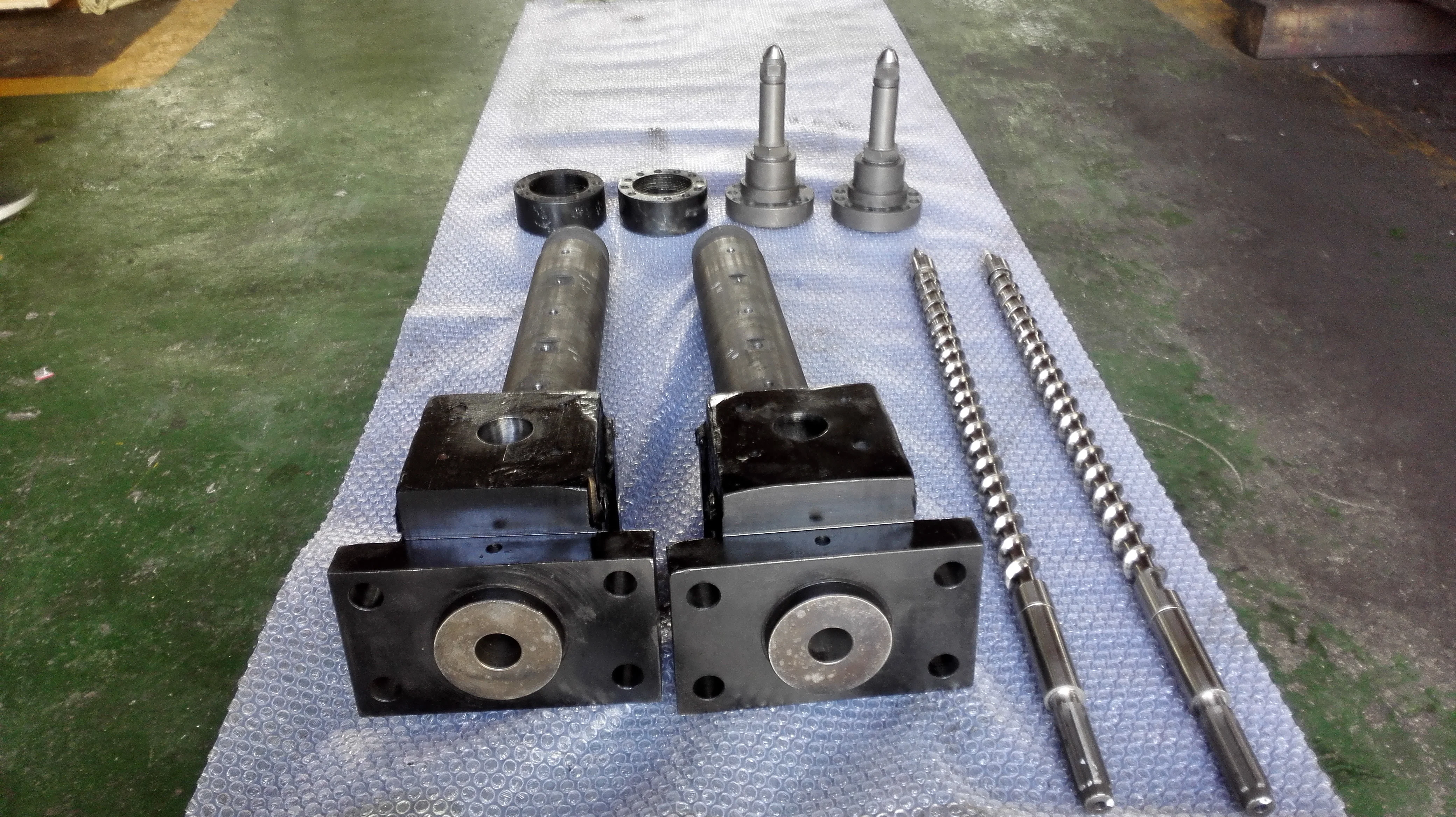 screw and barrel for injection moulding machines/Japanese machines/JSW/NISSEI/TOSHIBA
