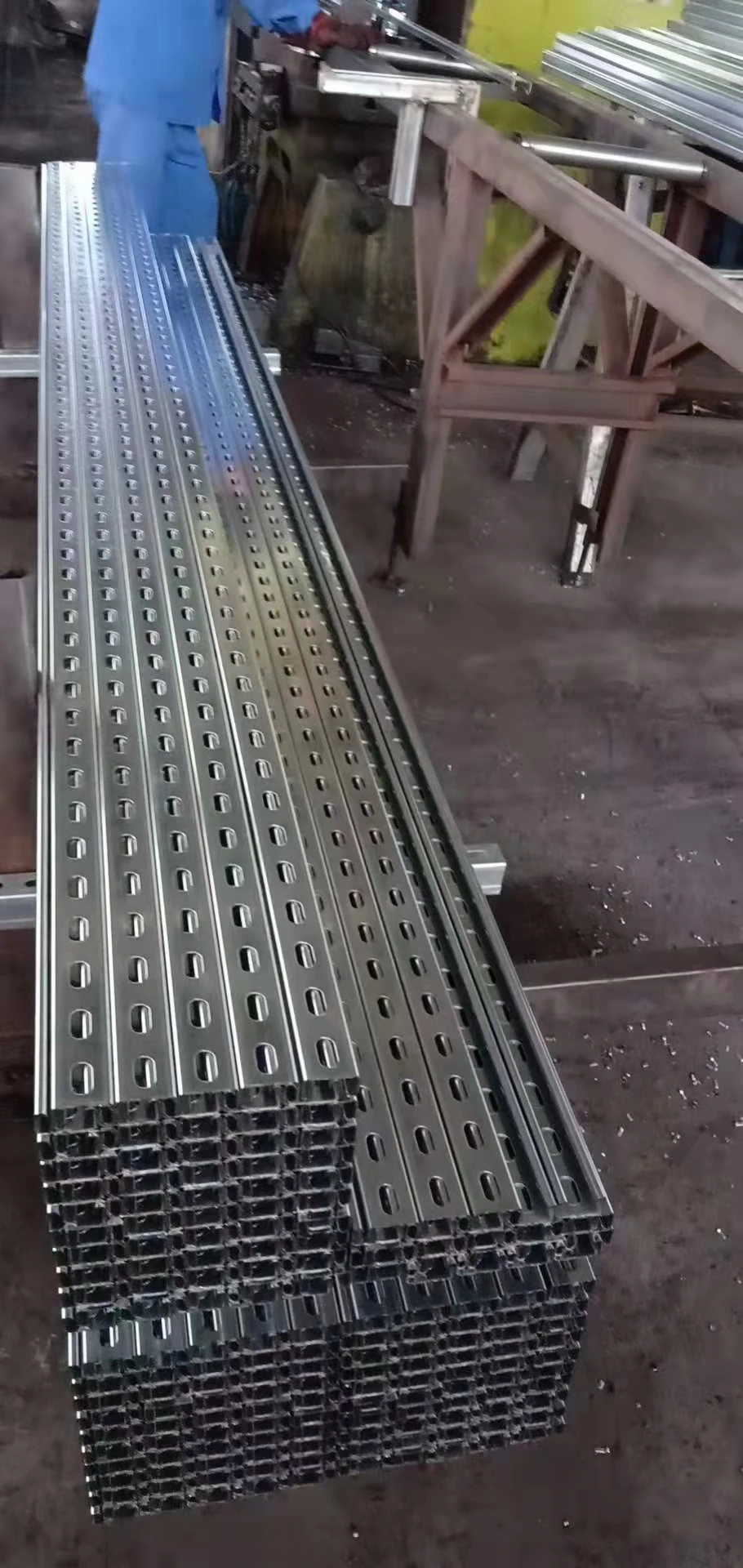 Formed u type double stainless electrical perforated unistrut canal hot galvanized u channel iron steel catalog c strut