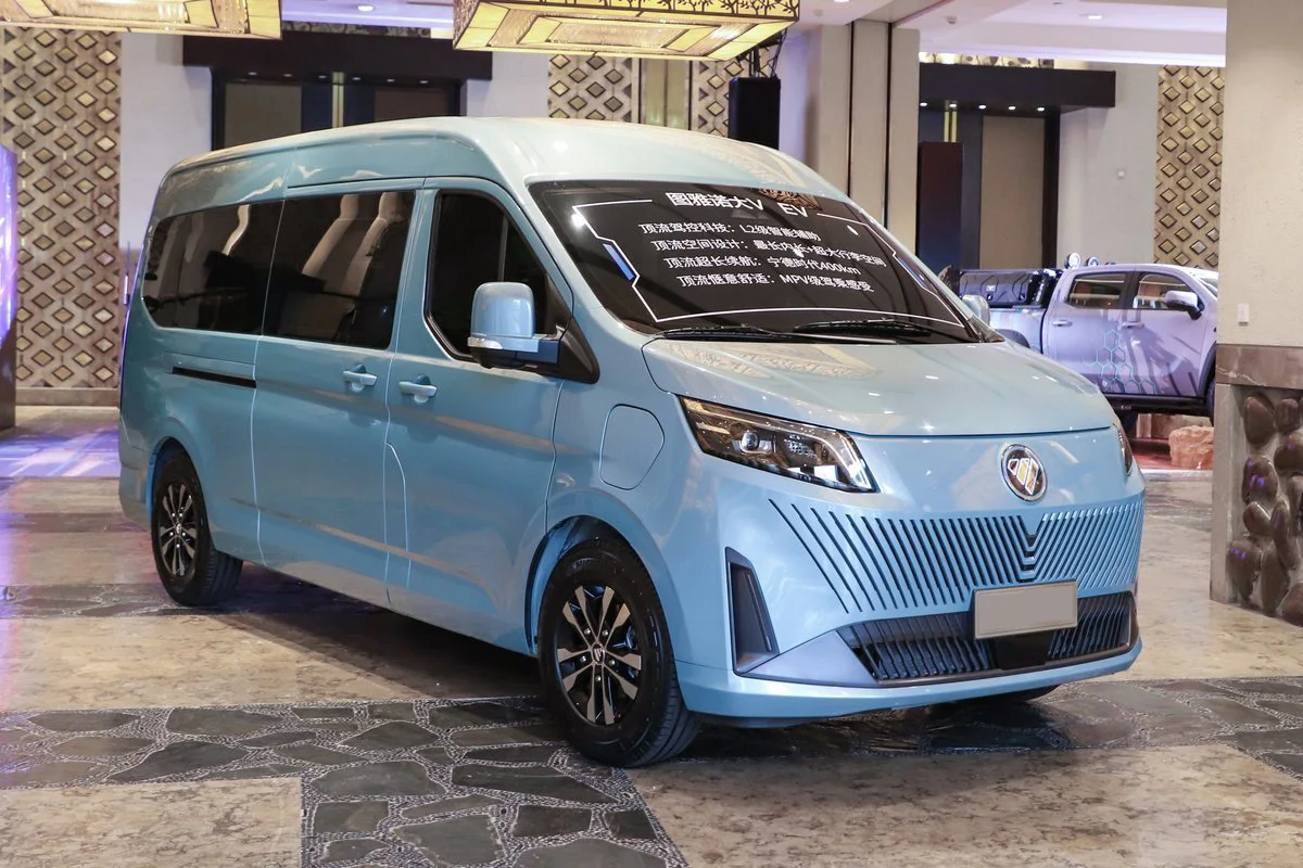 Direct sales reasonable price 5.49m 4 doors 4 wheels 215/75R16LT tyres 9 seater battery capacity 77.28kWh ev van