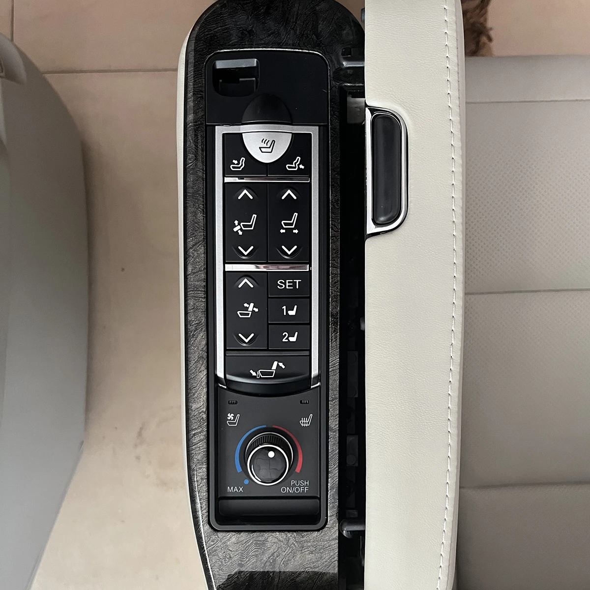 OTW-AEF modified Customizable electric massage car chair captain seat for car for toyota noah sienna coaster