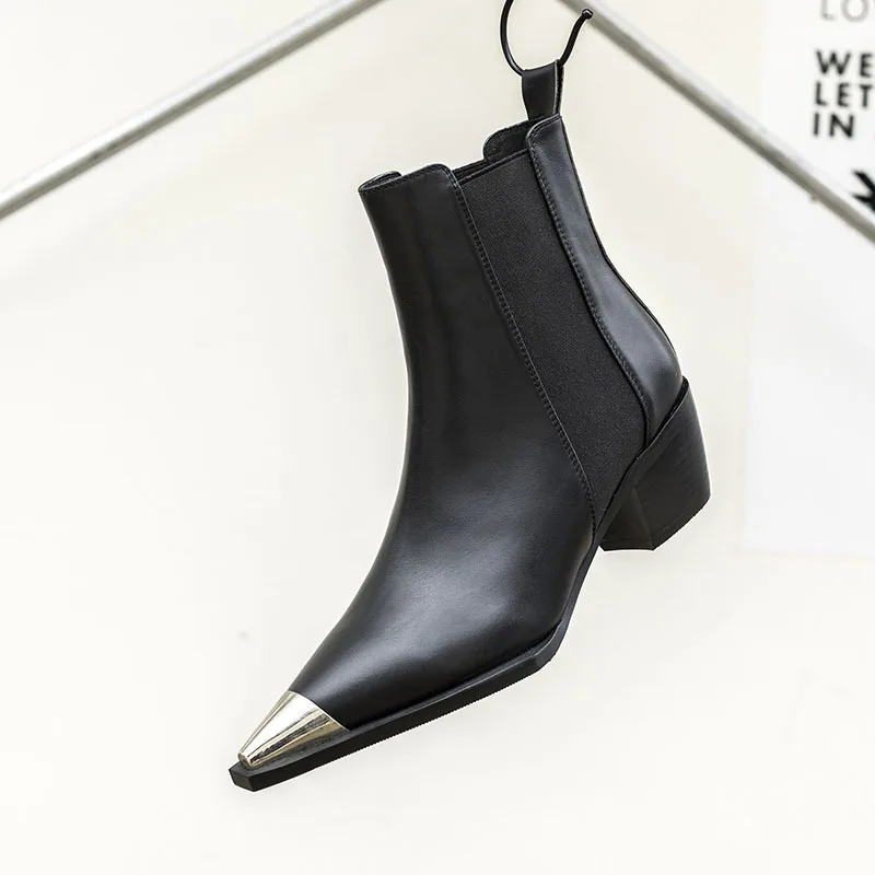 Trendy brand women boots white and black color Europe popular young girl ankle boots