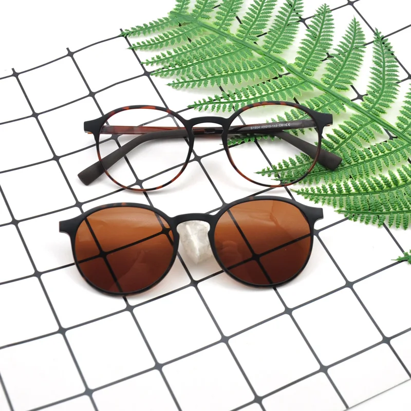 New Fashion Designer Sunglasses with Magnetic Polarized Clip-On AC Lenses and TR90 Metal Frame