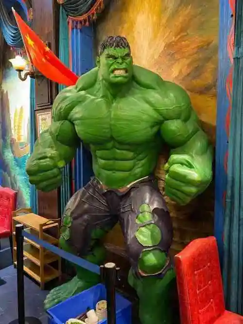 Indoor Outdoor Decor Superhero Movie Action Figures Muscle Man Fiberglass Life Size Hulk Statue Resin Sculpture