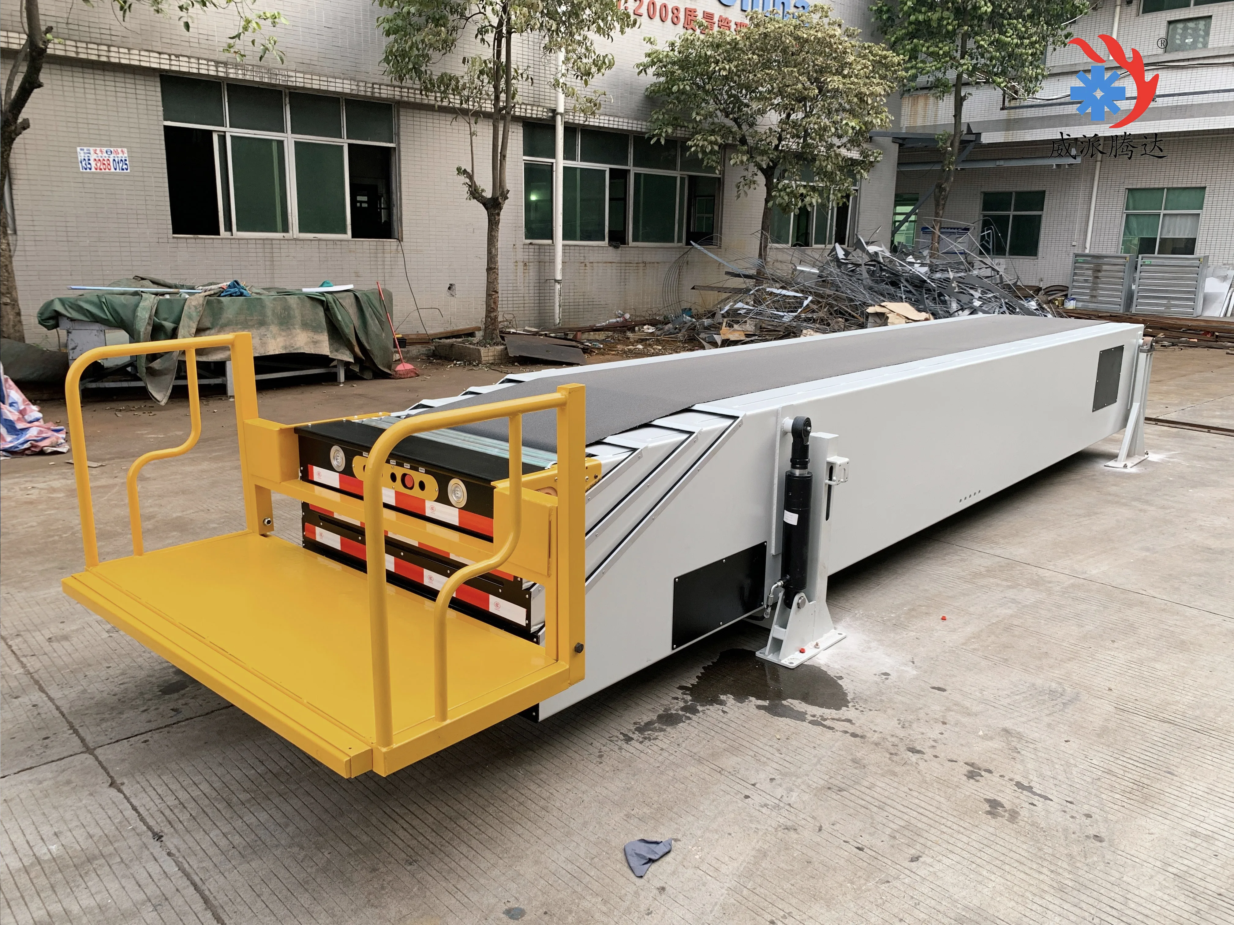 portable inclined belt conveyor machine with tail boom telescopic belt conveyors manufacturers in china