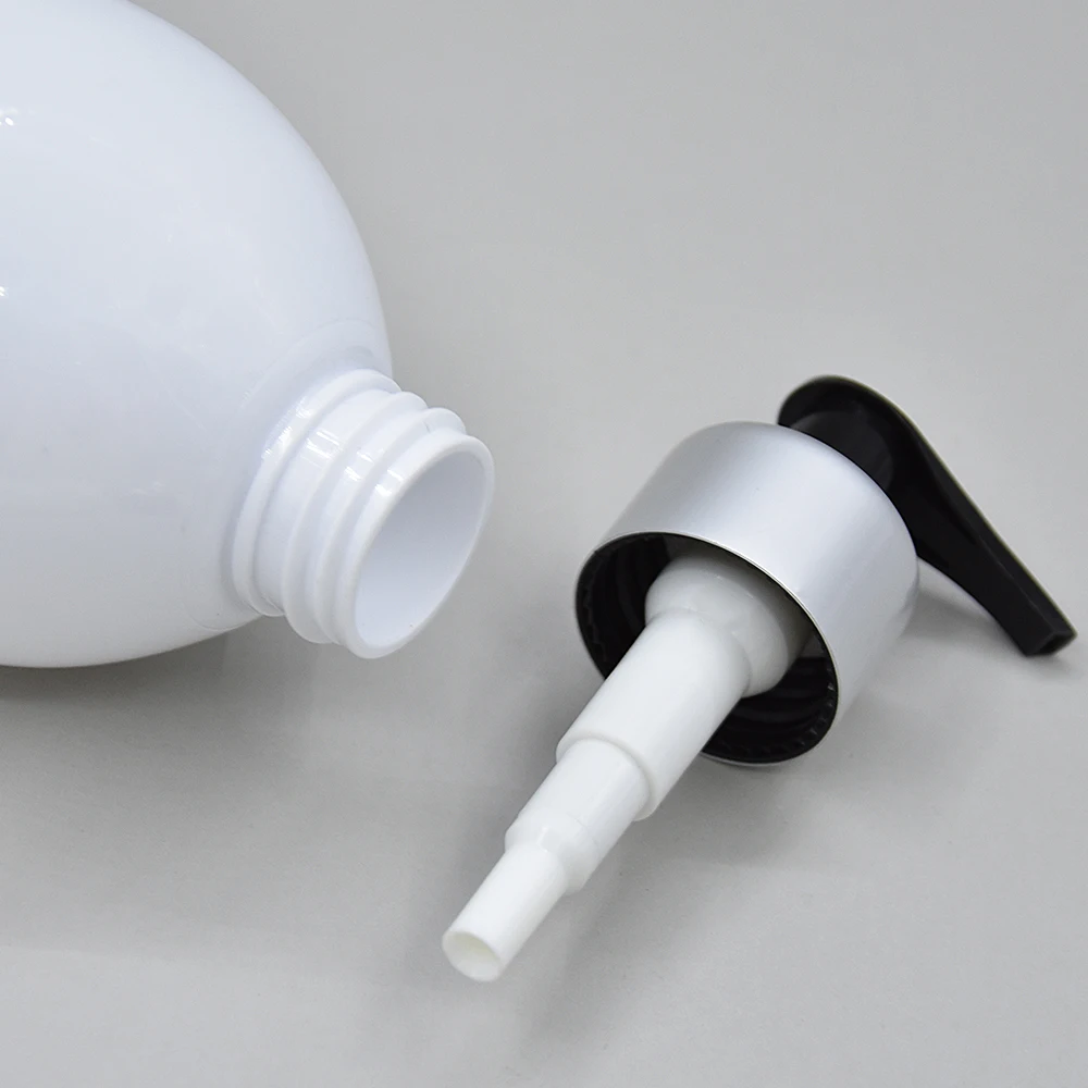 Private label 300ml 500ml white Plastic Bottle Personal Care Products travel Size Body Wash Container lotion shampoo bottle