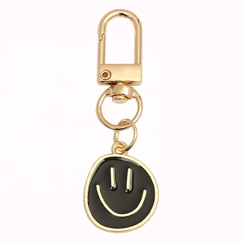 Hot selling cute smiling face pendant zinc alloy keychain candy color versatile smiling face keychain