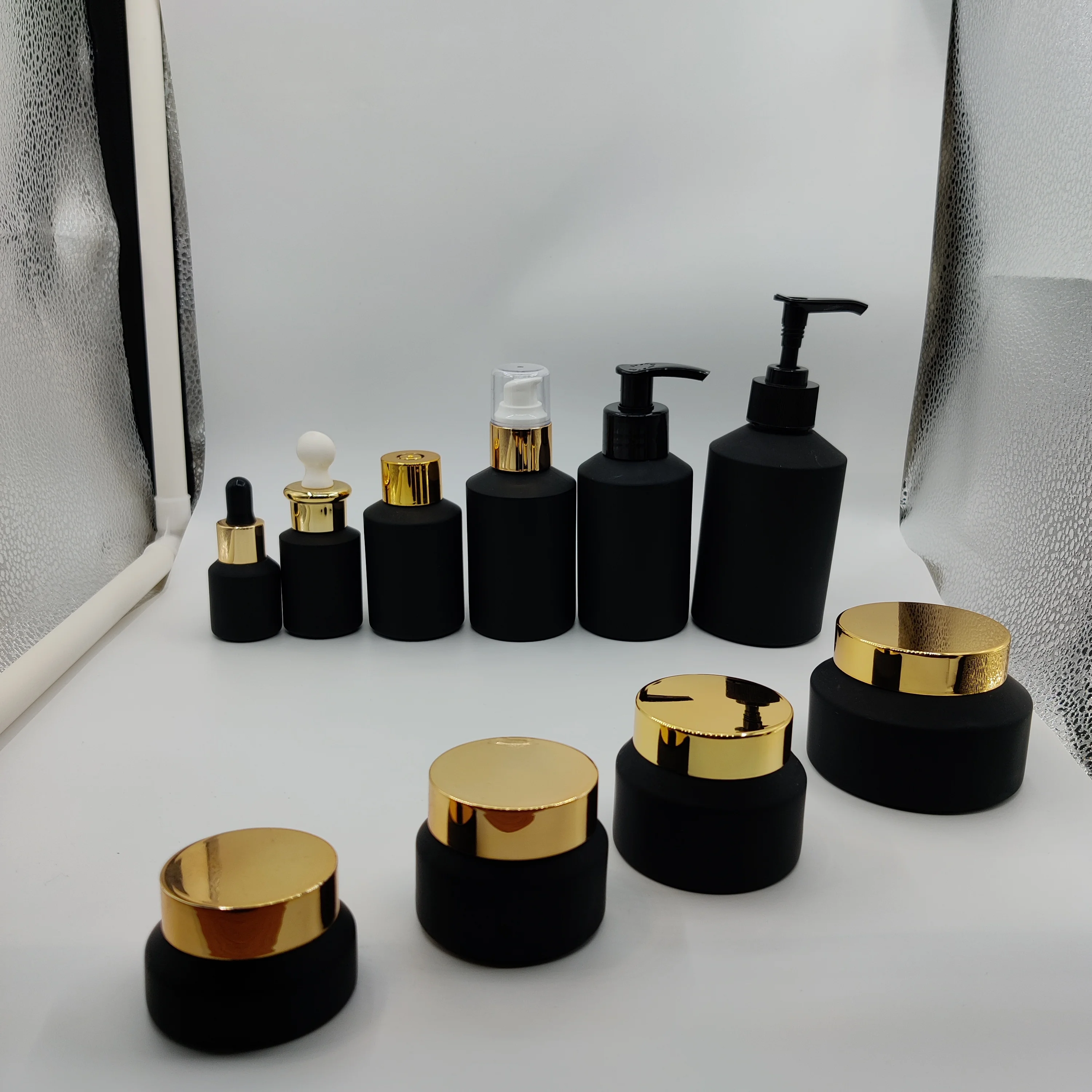 Hot Sale 30ml Unique Empty Dark UV Violet Glass Essential Oil/Serume Bottles with Gold Dropper for Skincare Cosmetic Packaging