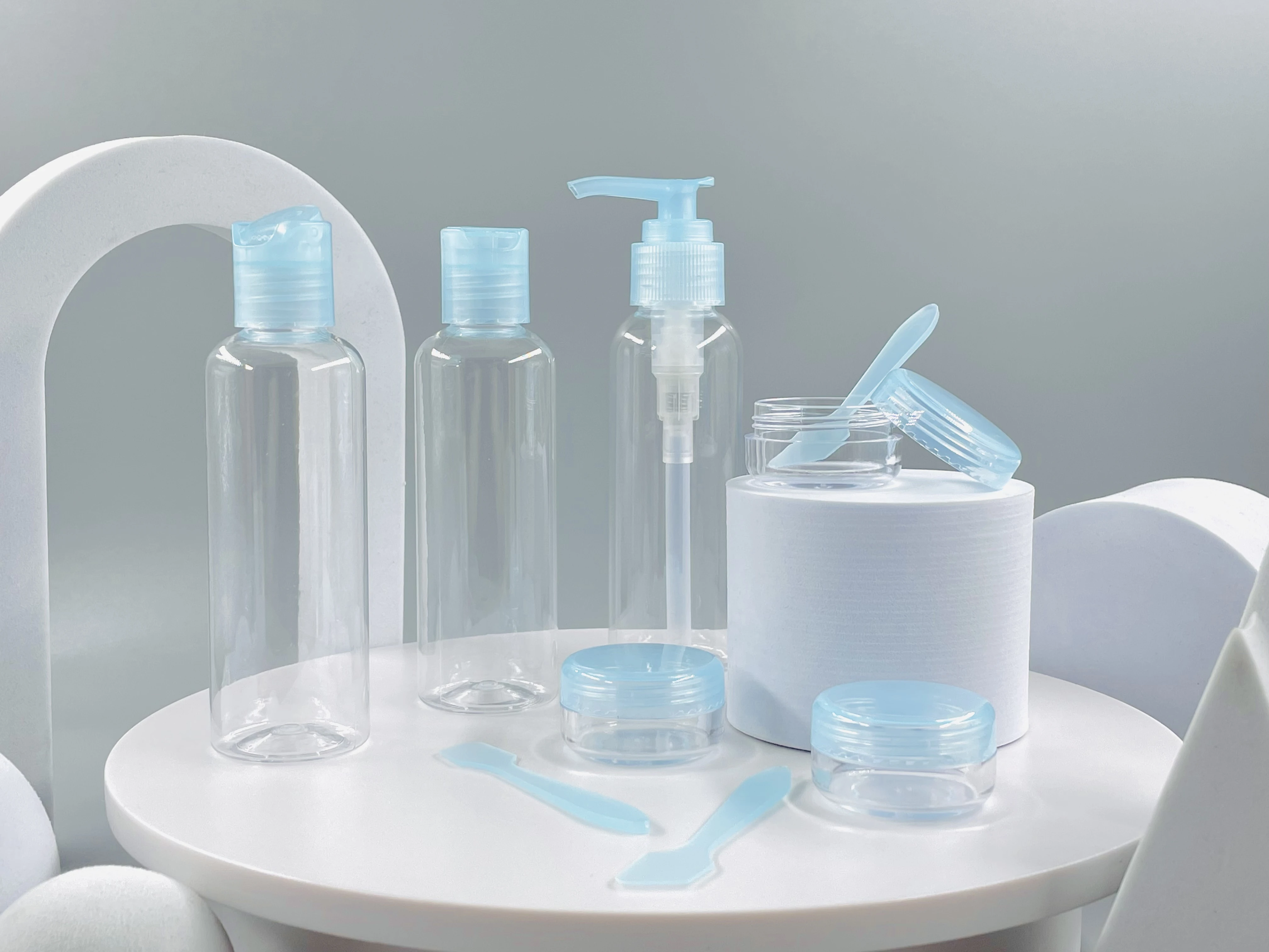 New Design Customized Cosmetic and Skin Care Containers Travel Kit including 100ml 80ml Plastic Bottle and 10ml Cream Jar