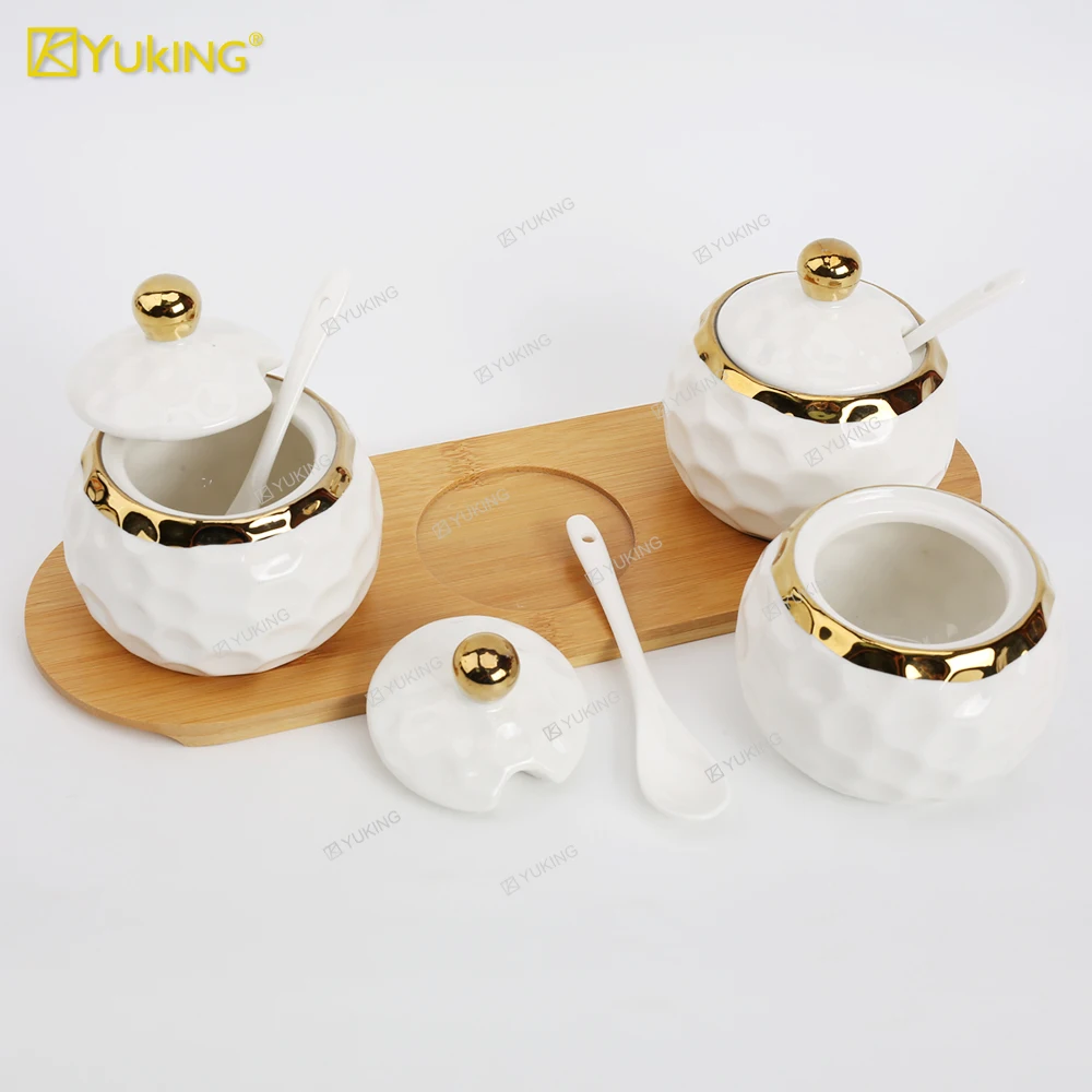 Creative kitchen Porcelain storage jar set Salt And Pepper Shakers Oil jar Set Ceramic Seasoning Tank Set for Kitchen Restaurant