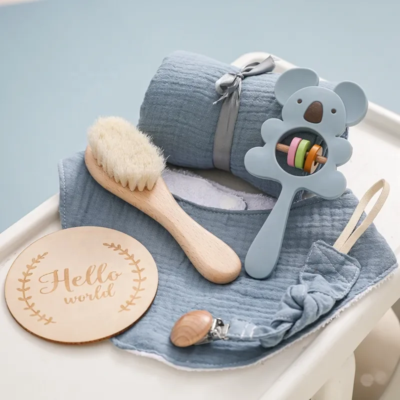 2023 Hot Sale Newborn Shower Gift Set Box Baby Muslin Cotton Blanket Teething Baby Rattle Milestone Wooden Toy Set