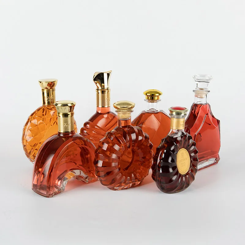 Classical Flat Round Carving 500 Ml 700 Ml 750 Ml Xo Brandy Glass Bottle Clear Spirits Liquor Bottle with Cork Stopper
