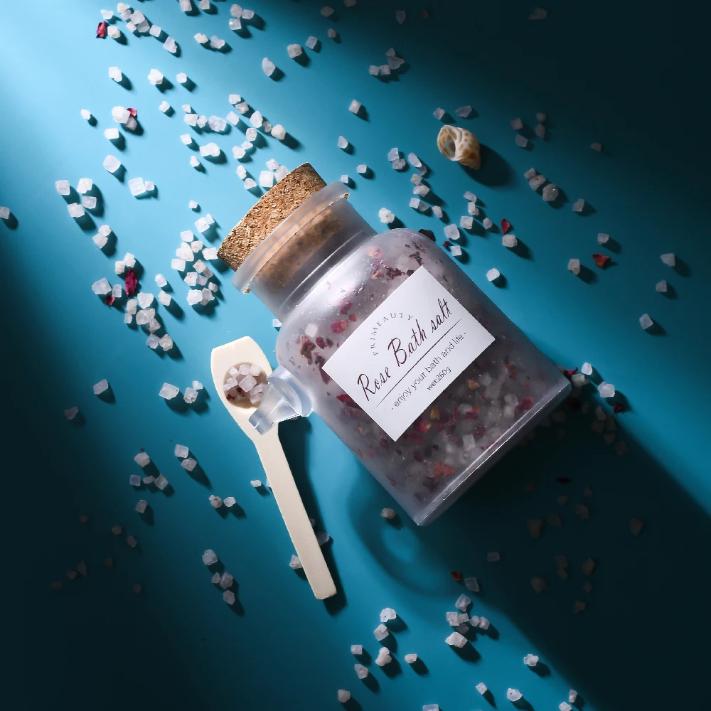 Wholesale luxury 260g Crystal Detox Spa Aromatherapy Chamomile Rose Lavender Petal Bath Salt With Flowers