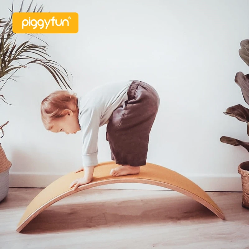 FUN 1 MOQ Wholesale montessori fitness surfing wood balance board wobble balance board for kids toy