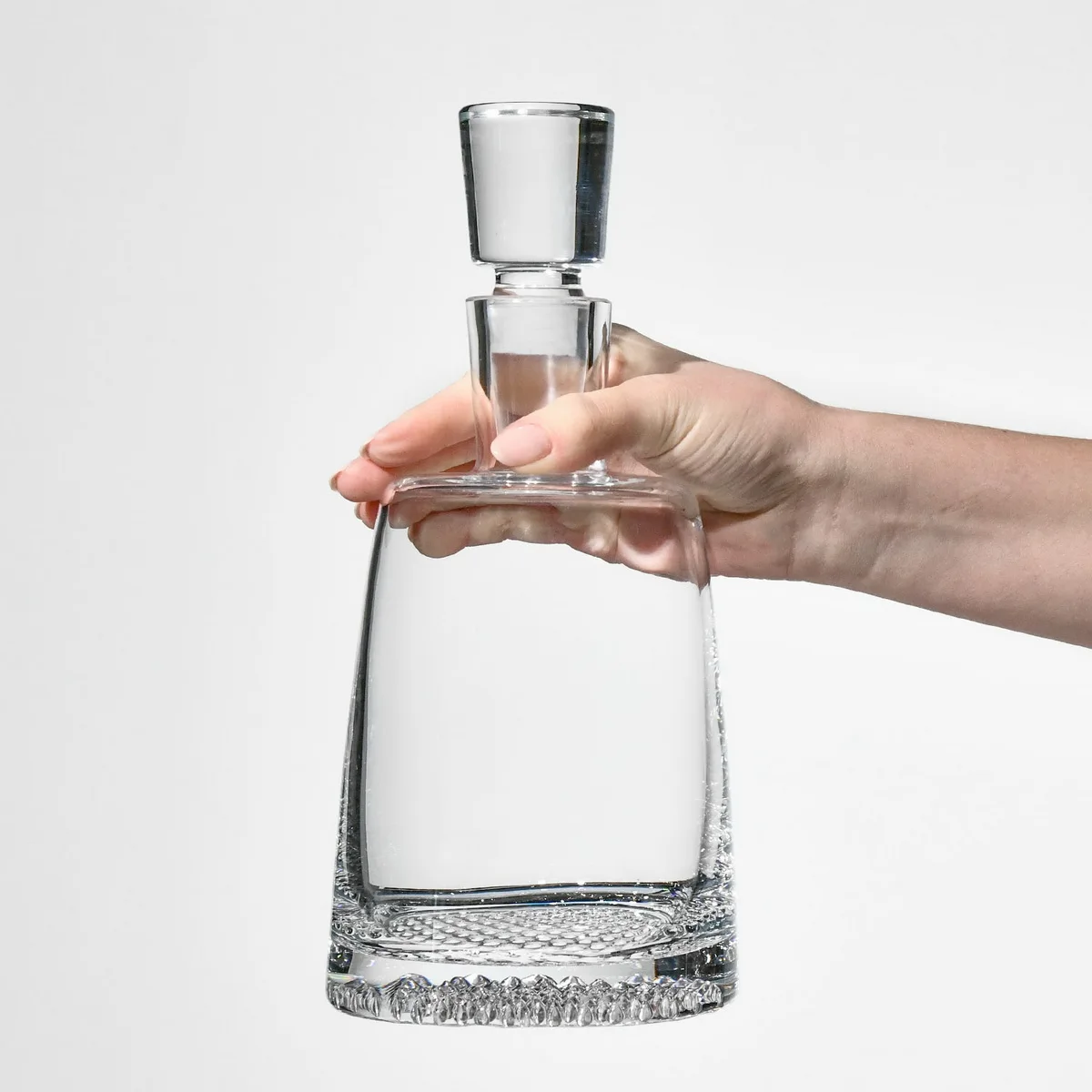 Modern Whisky Decanter Carafe - 32.1 oz (950ml) Capacity - 265 mm - Elegant Serving Solution - B2B Wholesale Offer - Krosno Glas