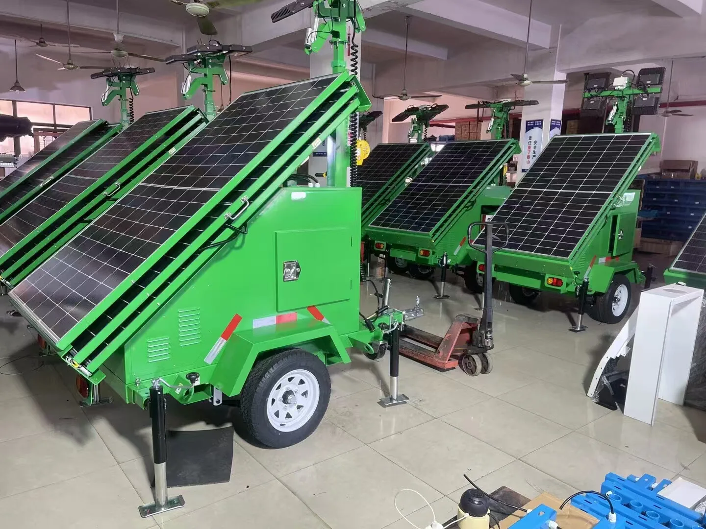 Solar Lighthouse LED Light Tower Telescopic Mast Mobile Solar Trailer Portable Light Tower Mobile Solar Power Station