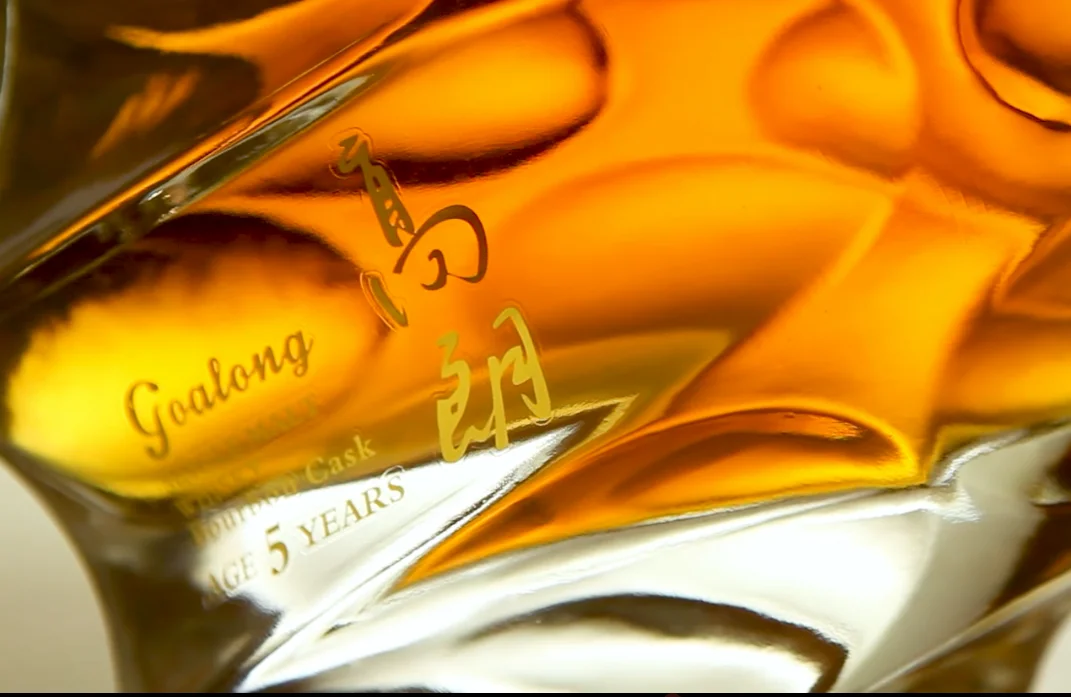 Chinese OEM expensive whiskey In bulk liquor distillery with special bottle