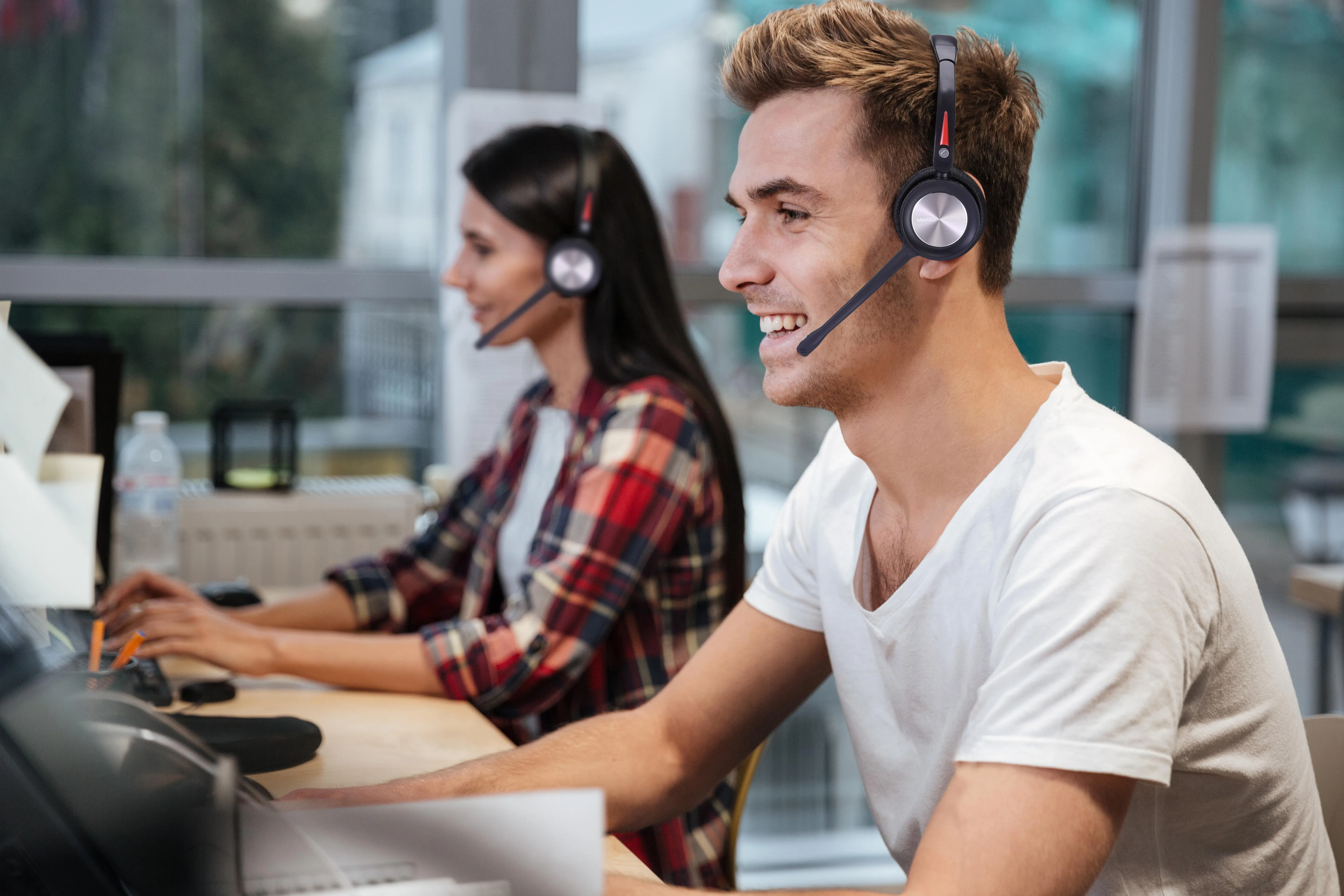 High quality wireless communication headset for call center and office, home for remote work