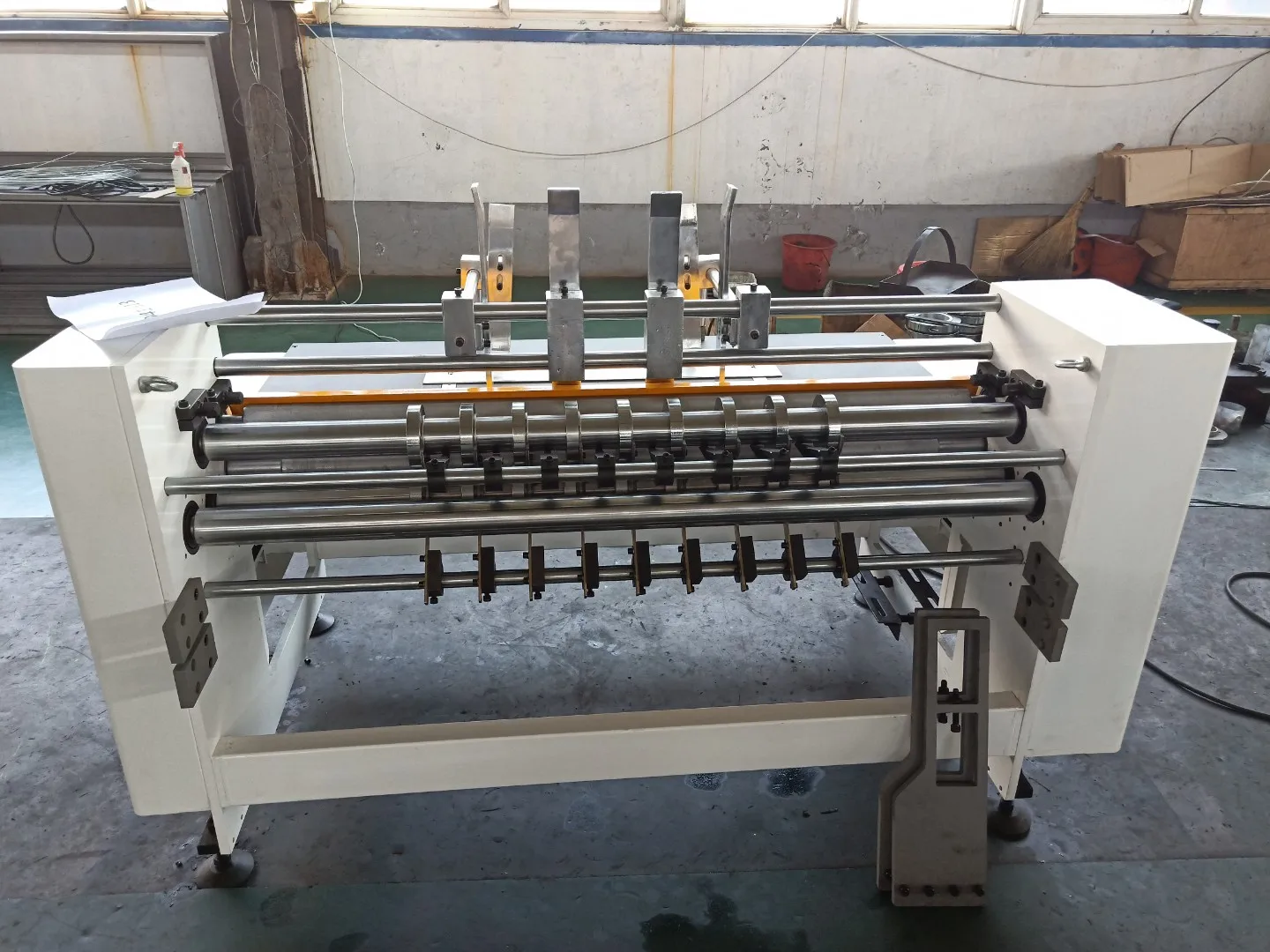 Automatic cardboard assemble partition machine / corrugated paperboard partition slotter